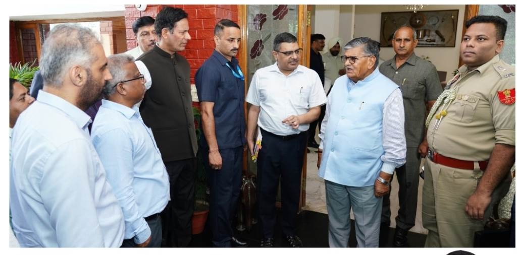 Two hours of rain in Chandigarh expose the Municipal Corporations shortcomings Administrator Gulab Chand Kataria takes to the streets and reprimands officials